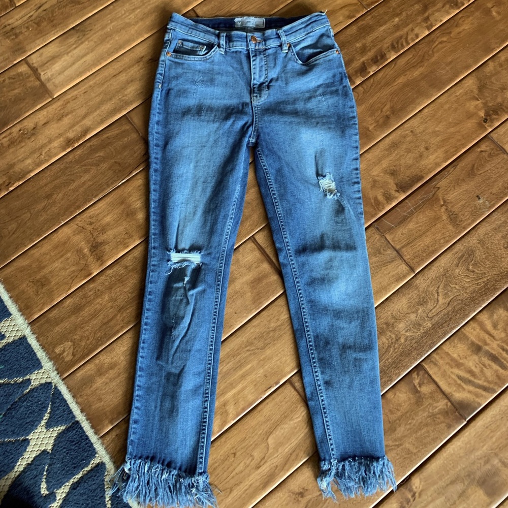 Free People Great Heights frayed skinny jeans. Size 28